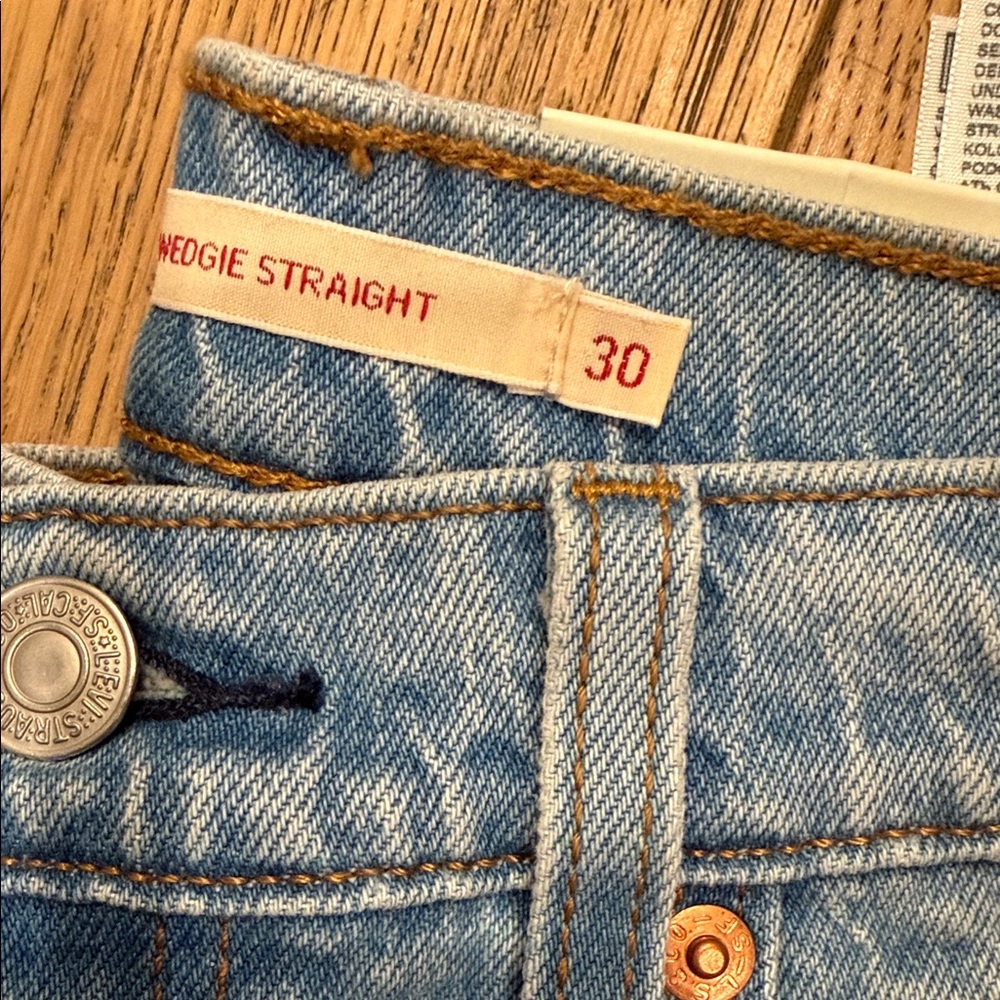 Levi's Wedgie Straight Women's Jeans - Picture 3 of 6